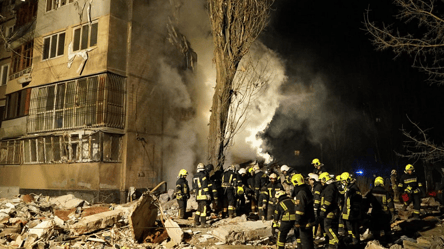 Разрушенное здание и потерянный зайчик — ужасные фото последствий удара по Одессе - 285x160