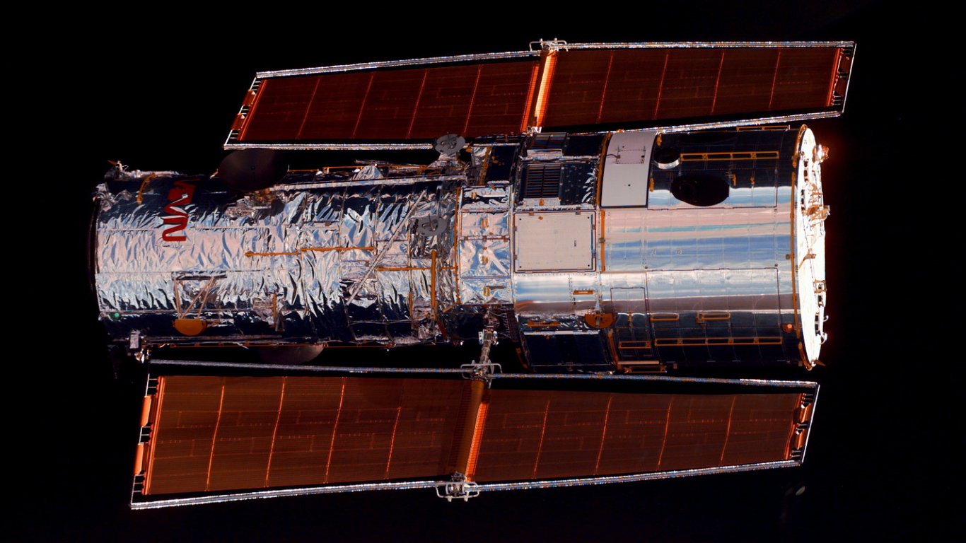 Телескоп Hubble показал редкую линзовидную галактику в созвездии Эридана