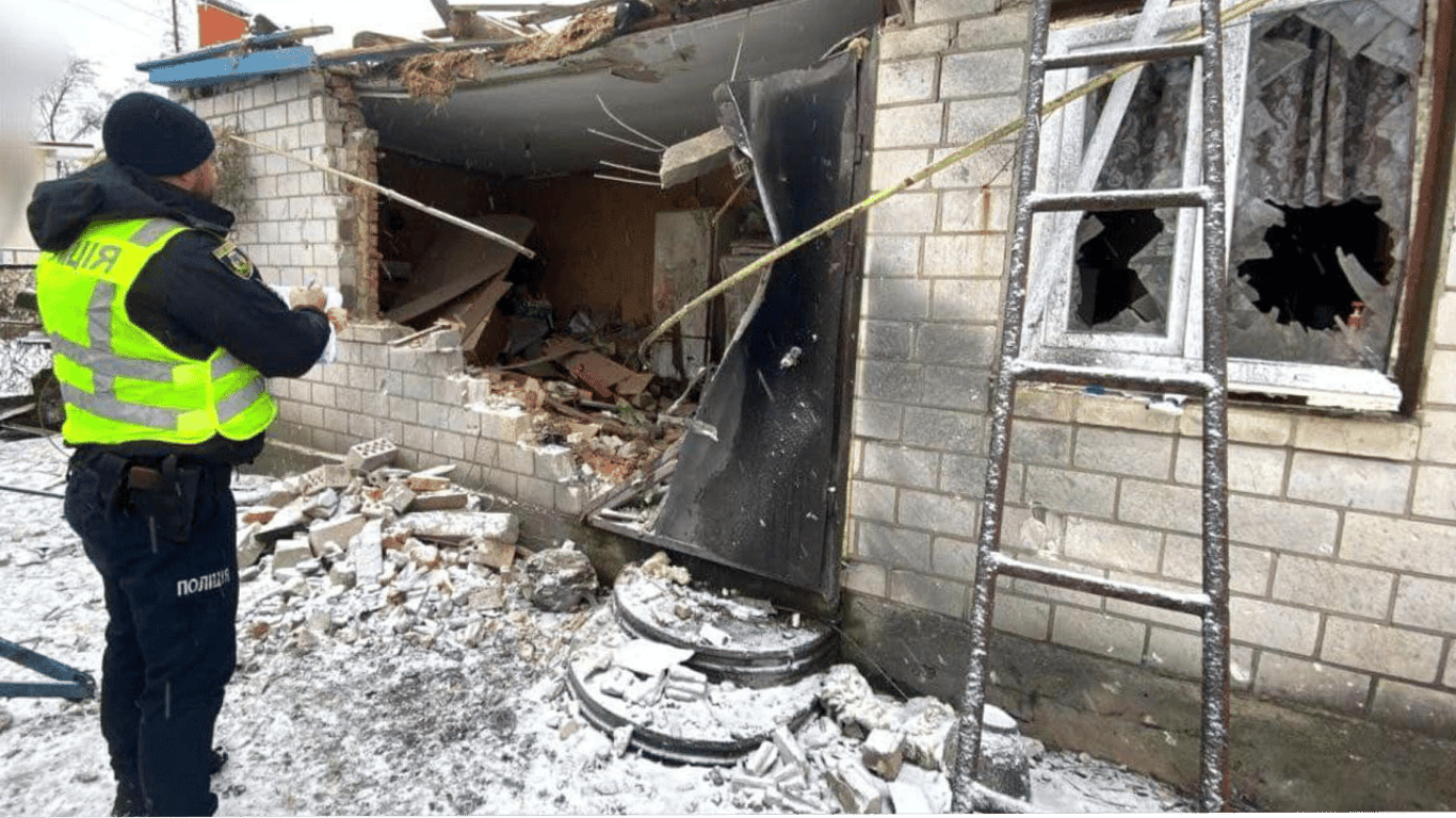 Ранкова атака на Київщину — поліція оприлюднила фото руйнувань