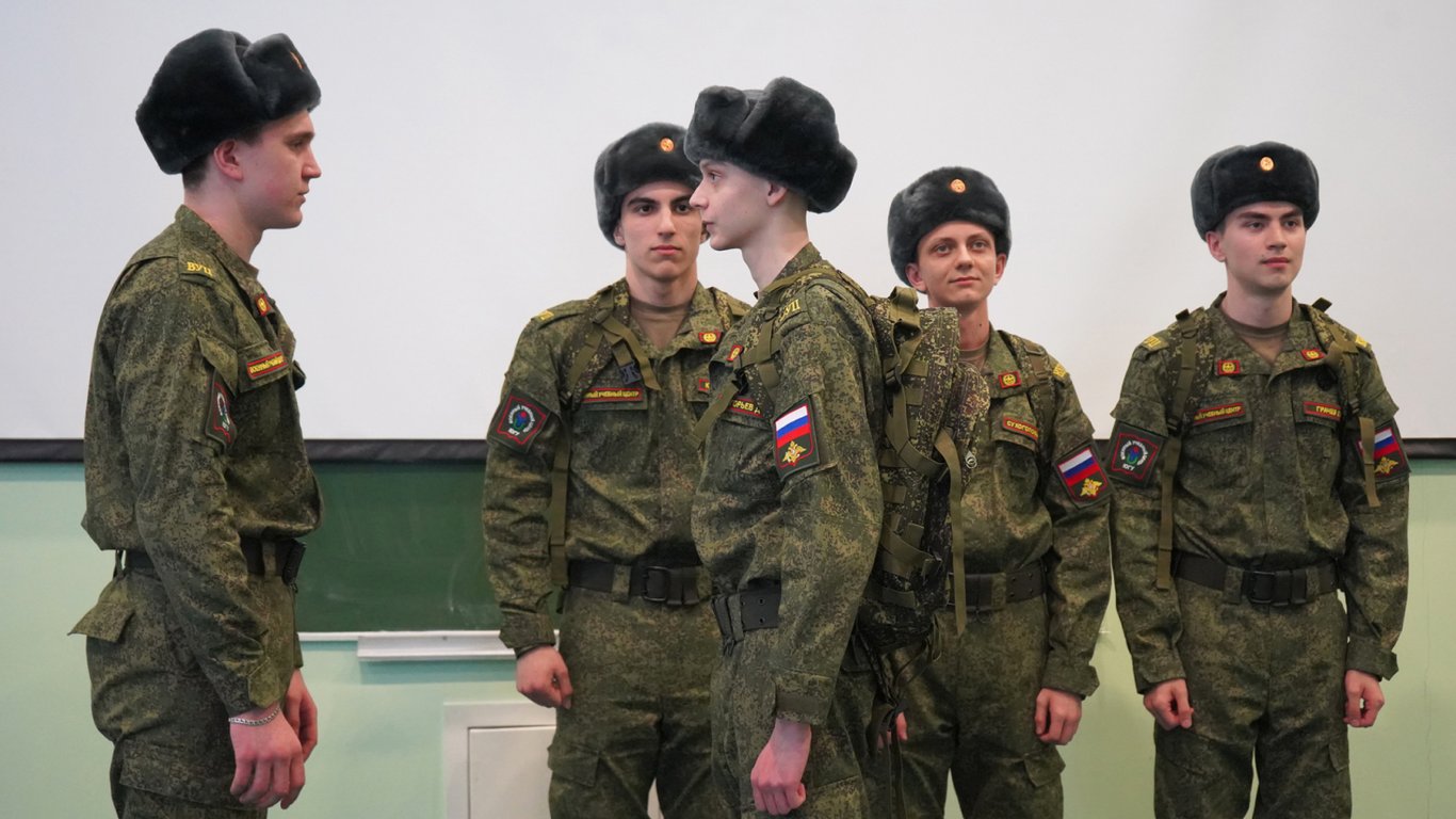 Москва прискорює вишкіл молодших офіцерів, щоб відправити їх на фронт, — ГУР