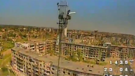 Сирський показав, як ЗСУ знищують розвідувальні станції противника в Бахмуті - 285x160