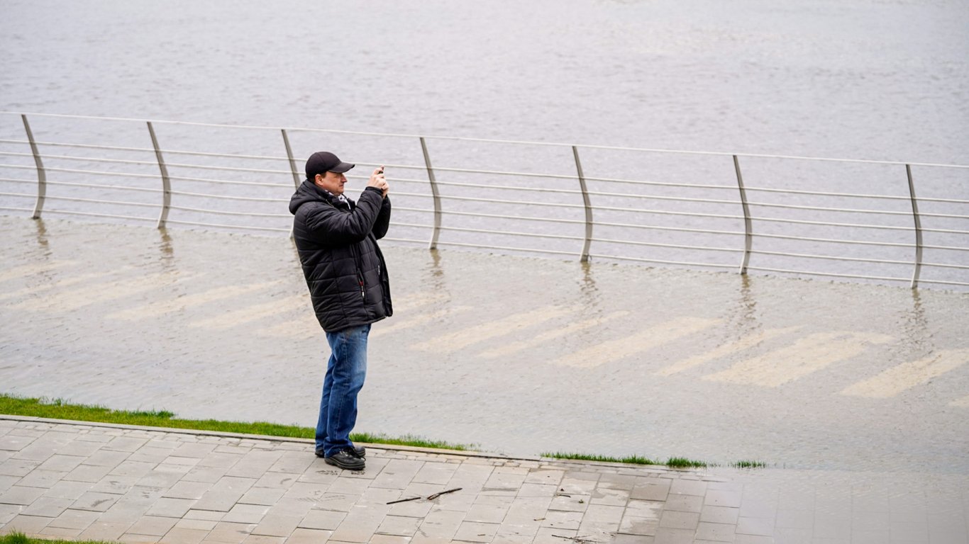 За день вода у Дніпрі в межах Києва піднялася на 20 сантиметрів