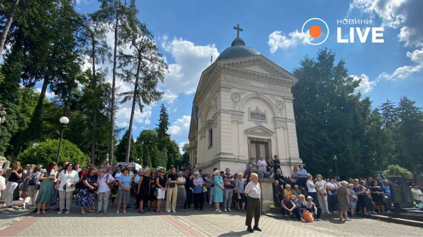 Ирина Фарион - на Лычаковском кладбище прощаются с языковедом