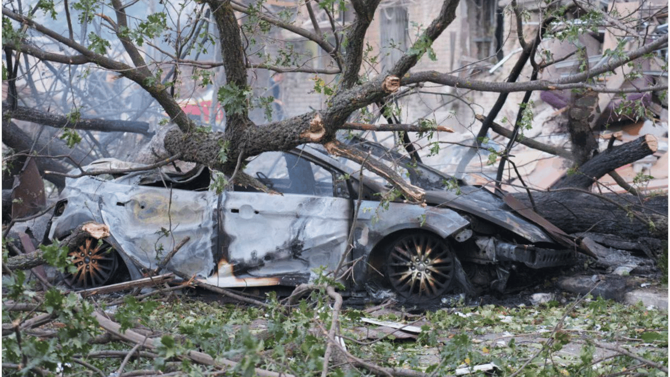 Обстрел Приморского 11 января — оккупанты попали дроном по авто с людьми