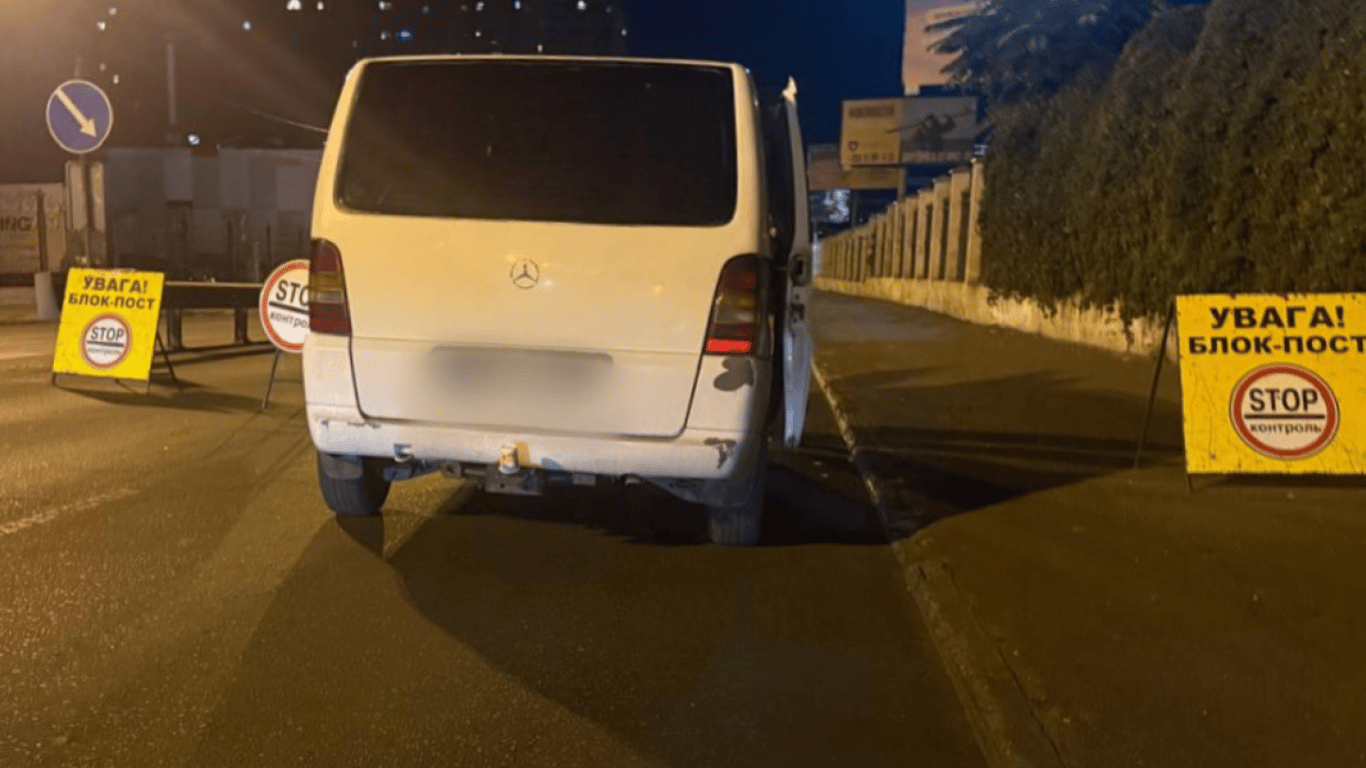 В Одесі іноземець протаранив блокпост: постраждали військові і поліцейські