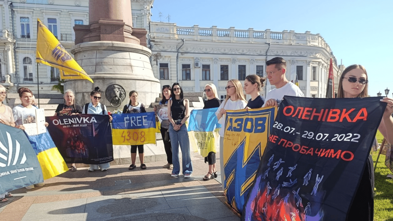 Одеса зупинилася на хвилину: згадали загиблих в Оленівці