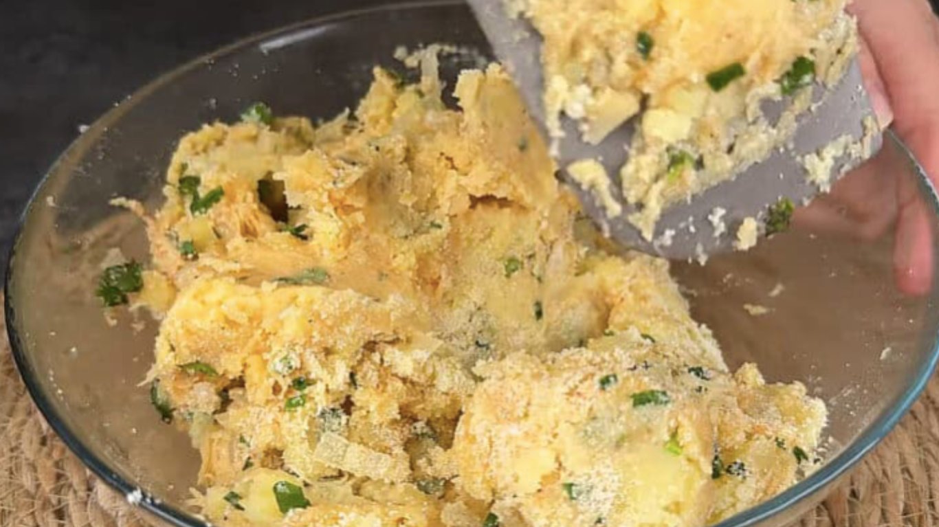 швидка вечеря за 10 хвилин із картоплі, яєць, цибулі та сир