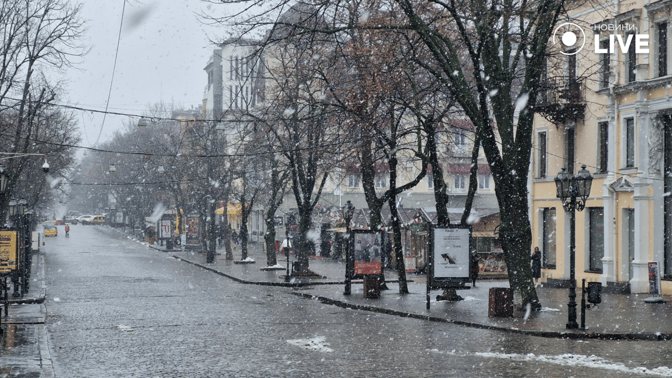 Сніг на Дерибасівській
