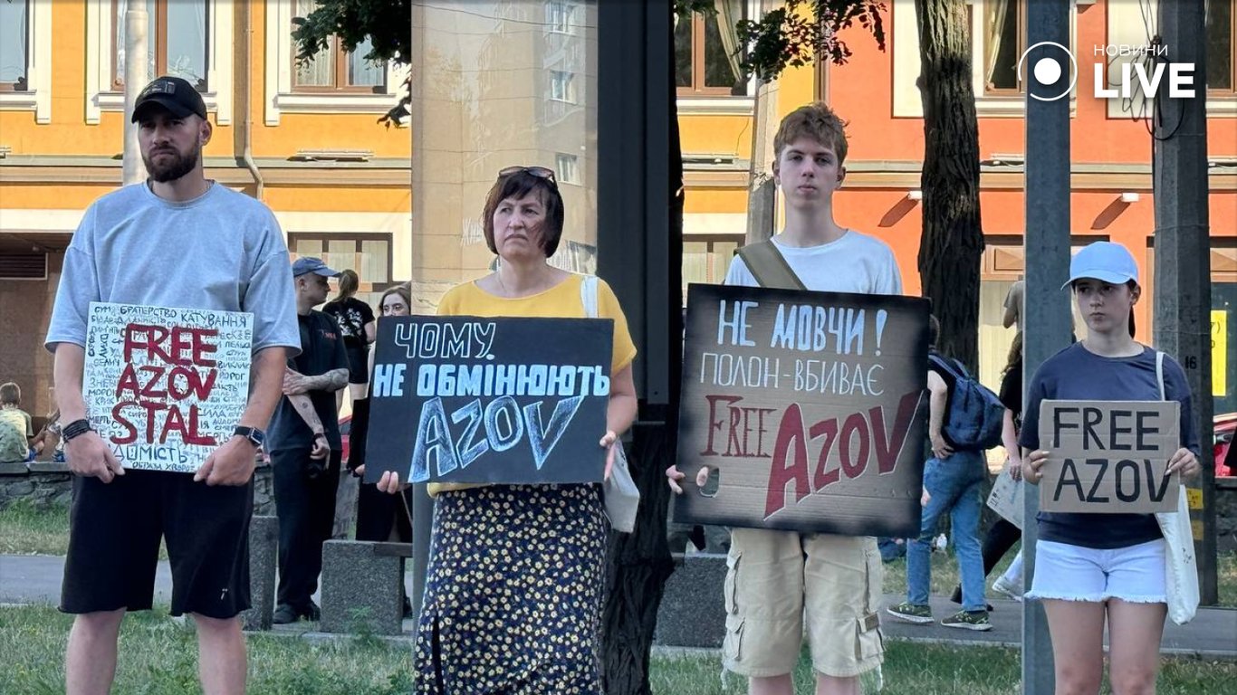 В Киеве прошла акция Free Azov