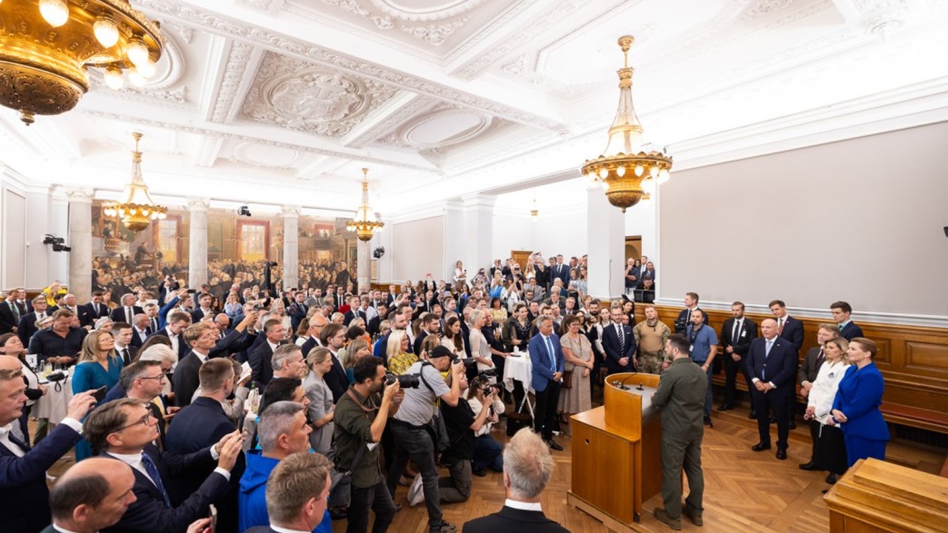 Зеленский выступил в парламенте Дании: что сказал Президент Украины