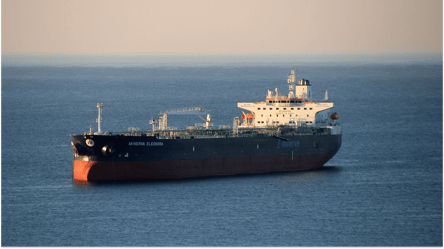 Льоди зупинили тіньовий флот — танкер РФ попав у пастку - 285x160