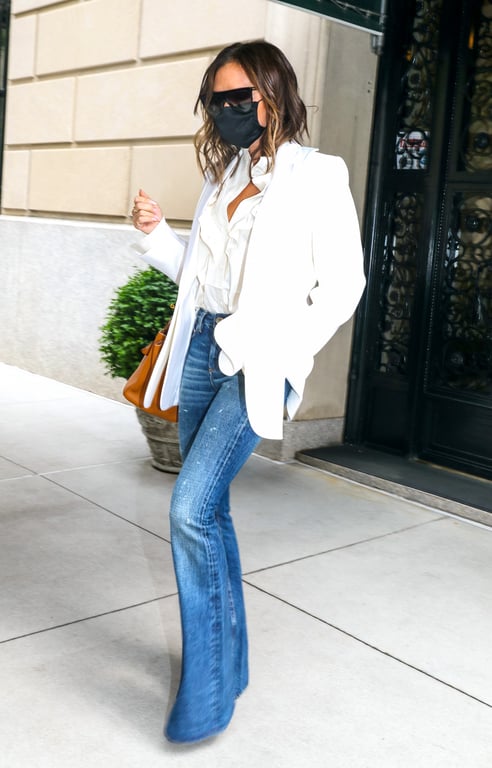 Нова версія кльош від Бекхем, яка обожнює такі джинси