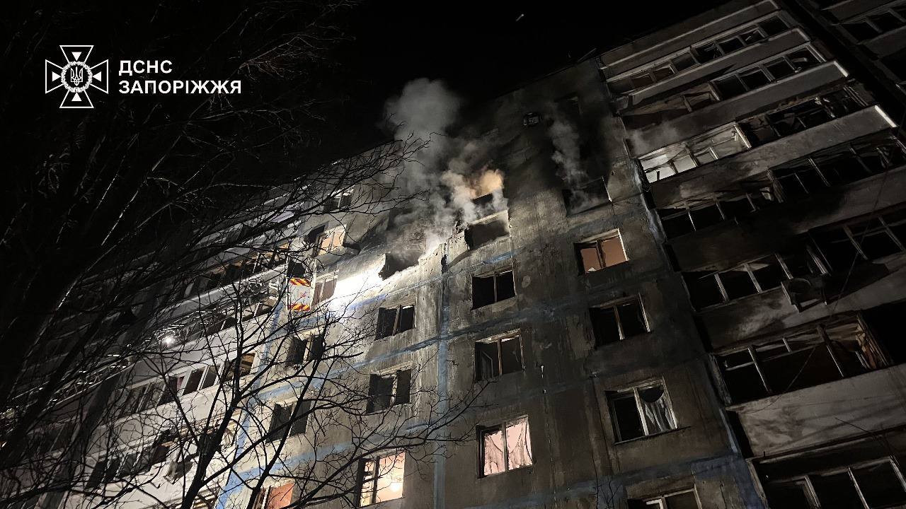 Жахливі наслідки удару РФ по Запоріжжю — ДСНС показала фото - фото 1