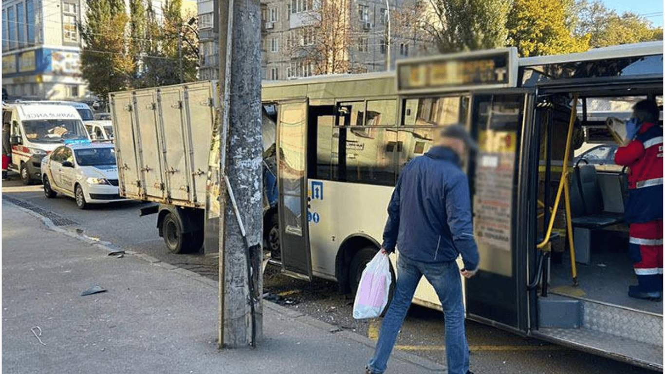 ДТП в Соломенском районе Киева 21 октября — количество пострадавших возросло