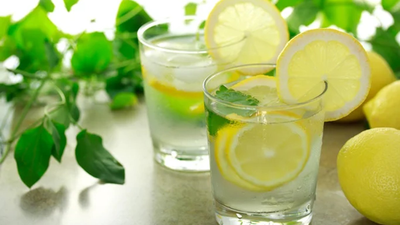 Щоденне вживання води з лимоном: як реагує організм