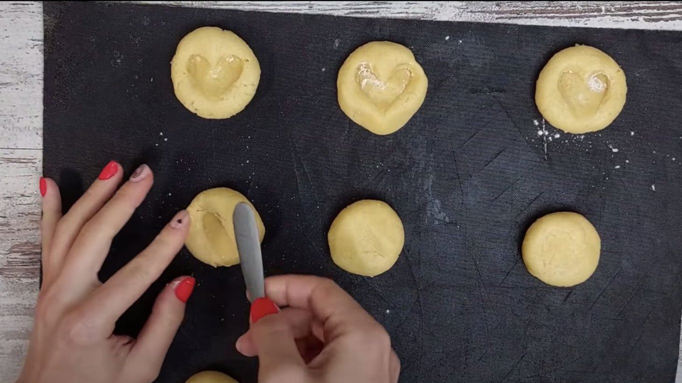 красивое печенье ко Дню влюбленных, которое готовится за 30 минут