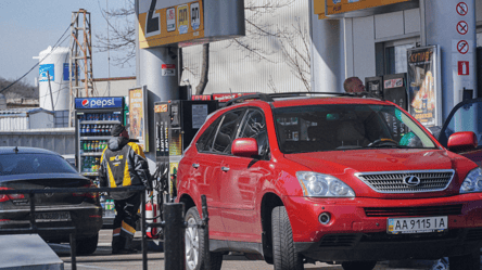 Цены на топливо в Украине начали падать — какой будет стоимость бензина завтра - 285x160