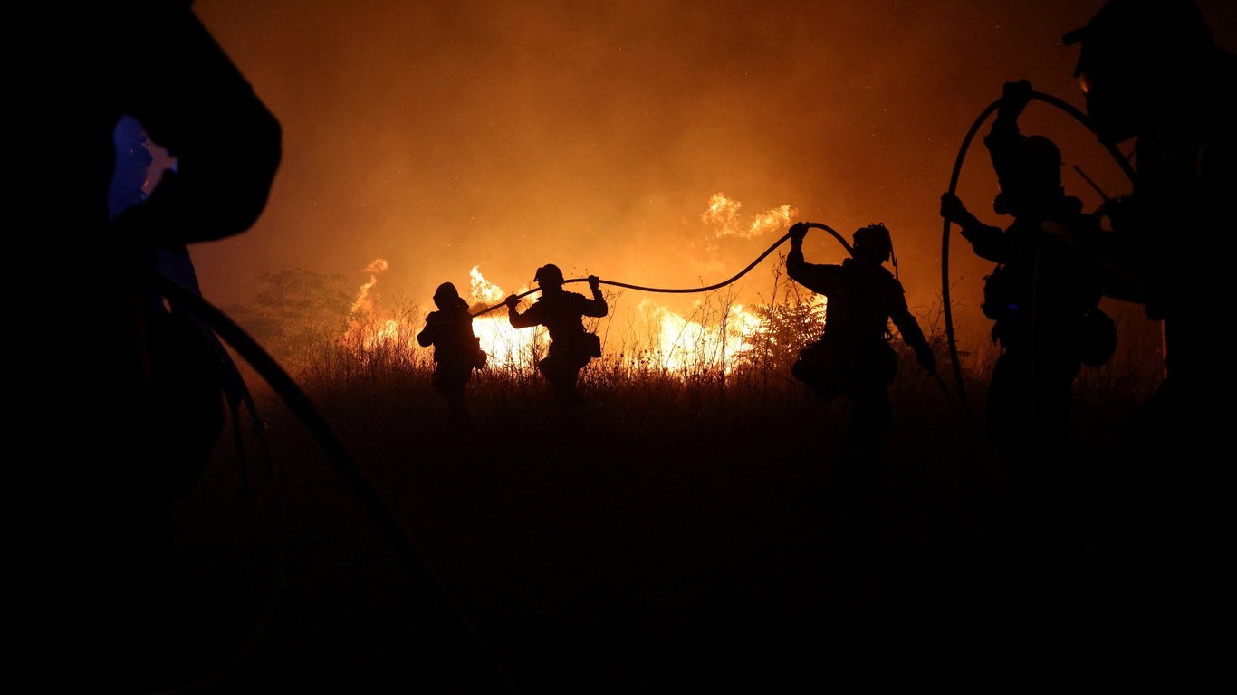 В Греции лесные пожары: спасатели обнаружили 18 жертв