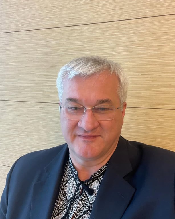 Сибіга у вишиванці