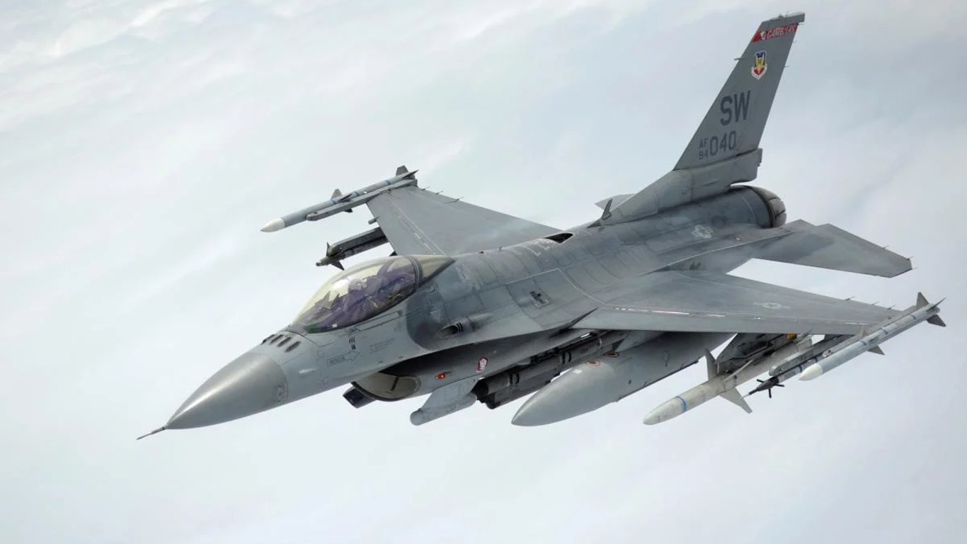 Для учений на F-16 определена первая группа украинских пилотов, — Politico