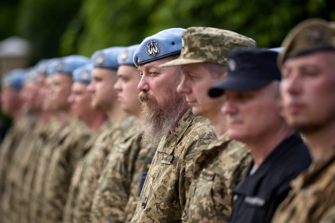Понад 356 тисяч уражених цілей: Зеленський нагородив бійців СБС - фото 3