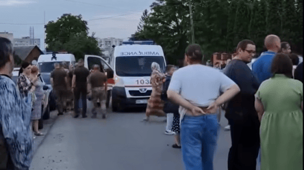 В Хмельницкой области прихожане УПЦ МП кричали "Ганьба" родственникам погибшего военного - 285x160