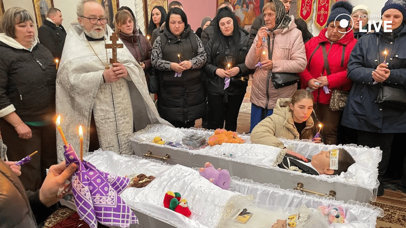 Одесситы простились с семьей Кравец, которая погибла в результате попадания ‎Shahed - фото 10