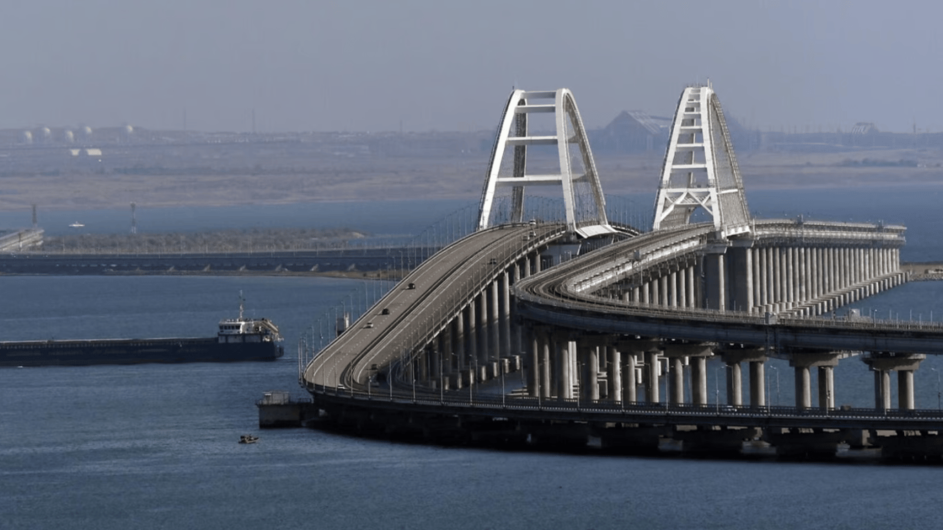 Знищення Кримського мосту — як це може вплинути на ситуацію на фронті