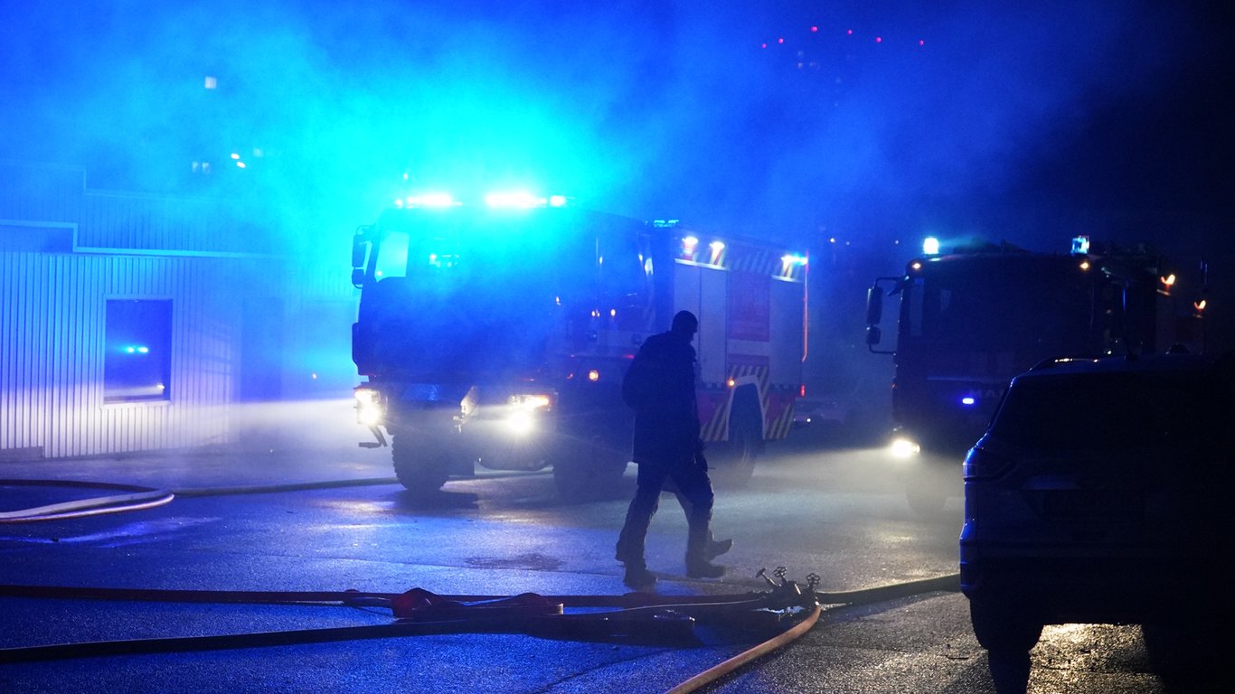 Масштабный пожар на Караваевых Дачах в Киеве — фото и видео с места происшествия