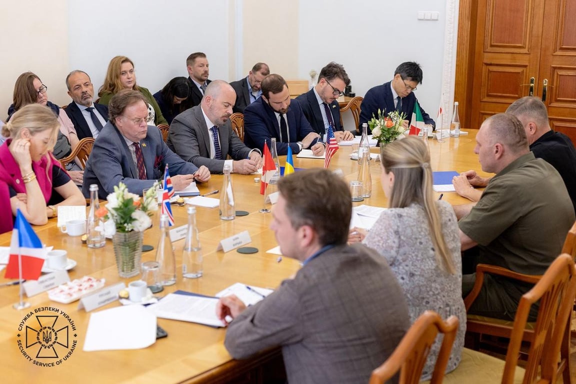 Зустріч країн G7 та Малюка