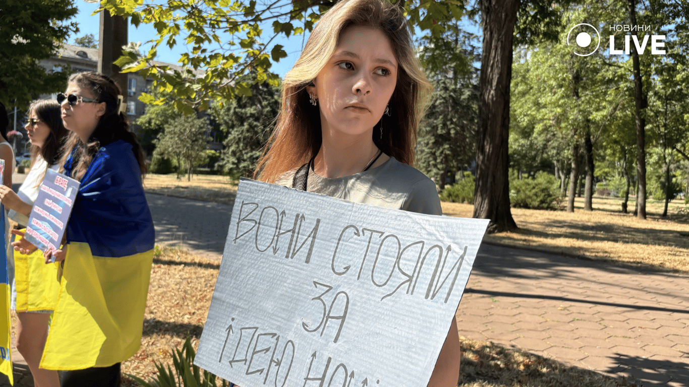 Рідні полонених вийшли на акцію в Одесі — фоторепортаж - фото 6