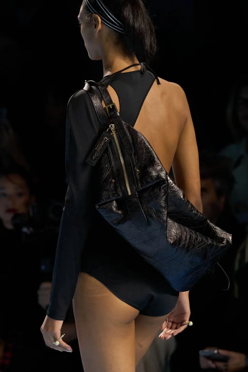 Культова сумка через плече з 2000-х