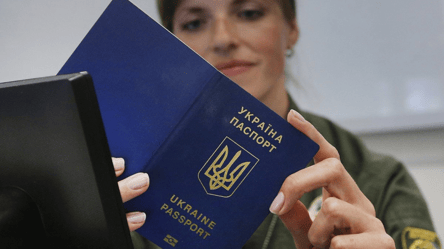 Закордонний паспорт за три дні: кому не доведеться платити більше - 290x166