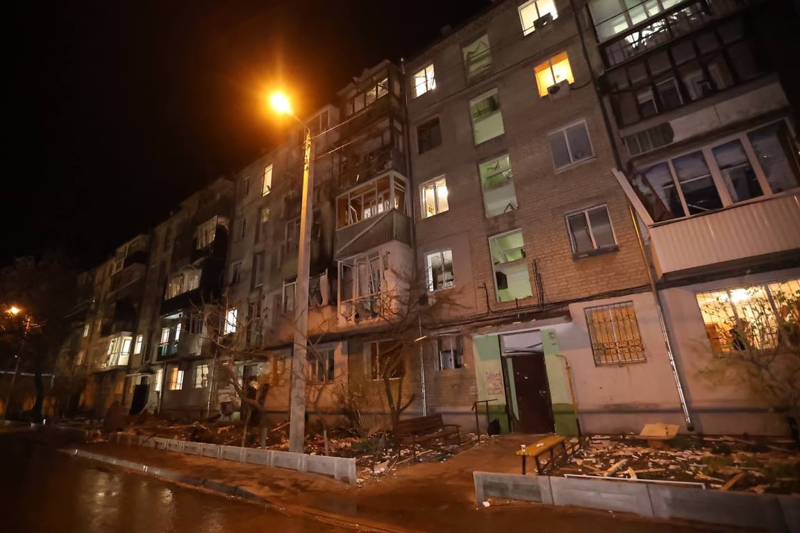 Наслідки атаки РФ на Харків — в ОВА оприлюднили фото - фото 3