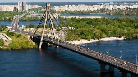 У Києві ремонтуватимуть тротуар на мосту через Десенку - 285x160