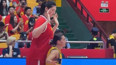 За Китай дебютувала 18-річна баскетболістка з ростом 226 см - 285x160