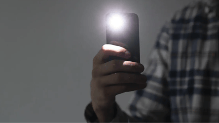 Як увімкнути ліхтарик на iPhone, не торкаючись телефону - 290x160