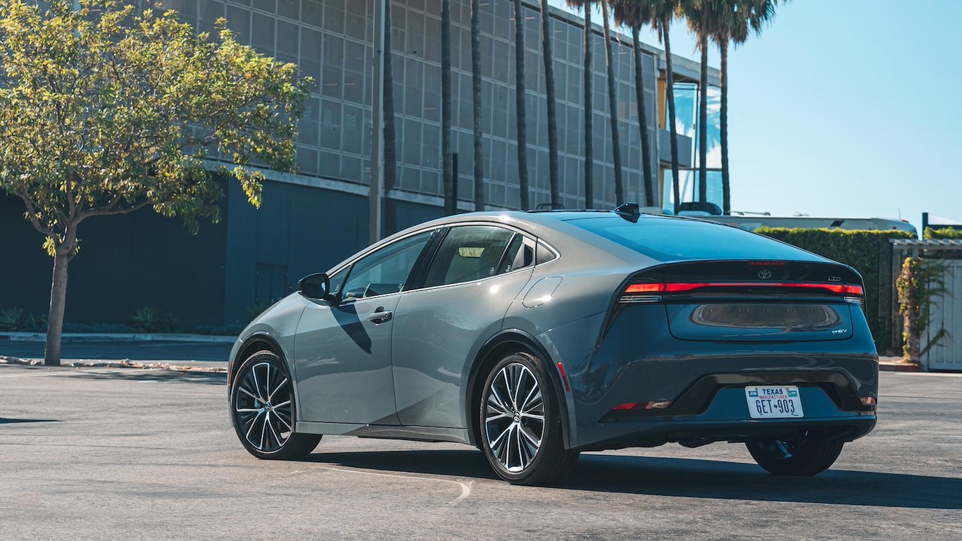 Стратегія Toyota перемогла: як гібриди витискають електромобілі