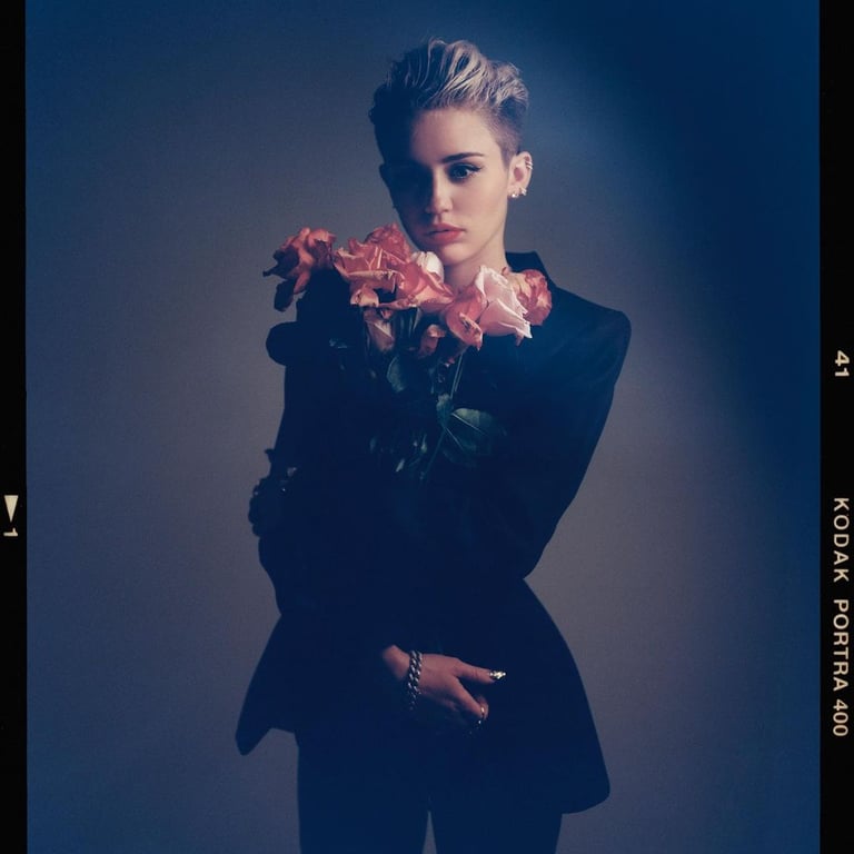 Майлі Сайрус знову змушена захищатися від одержимого сталкера - фото 1