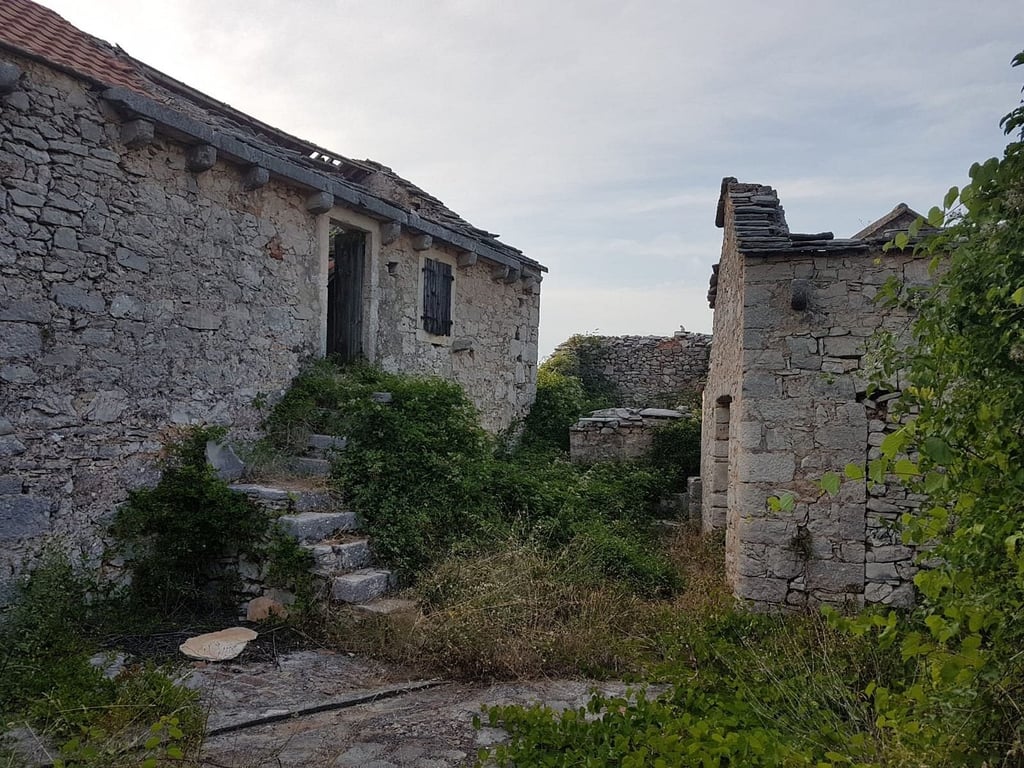 Топ-4 наймоторошніші покинуті селища у Європі - фото 2