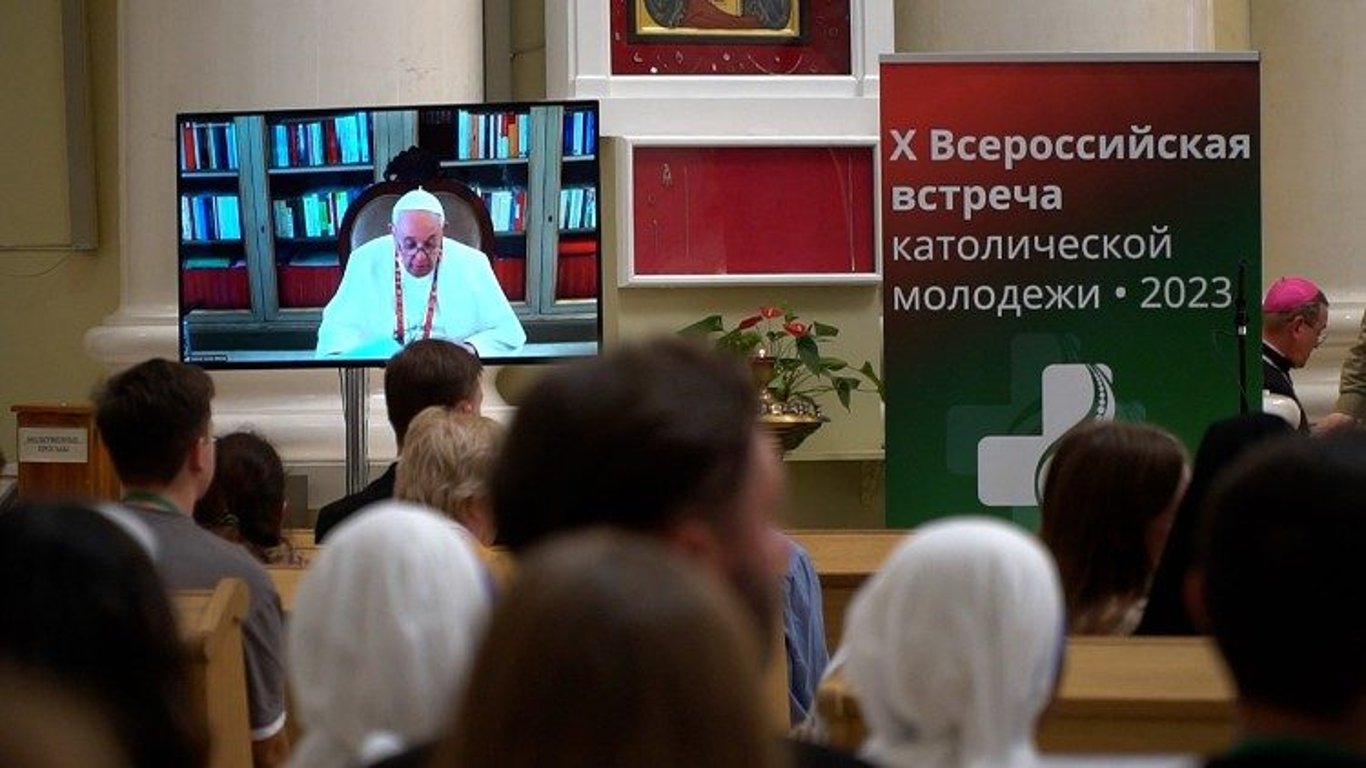 В Україні вимагають пояснень від Папи Франциска, який говорив про "велику Росію"