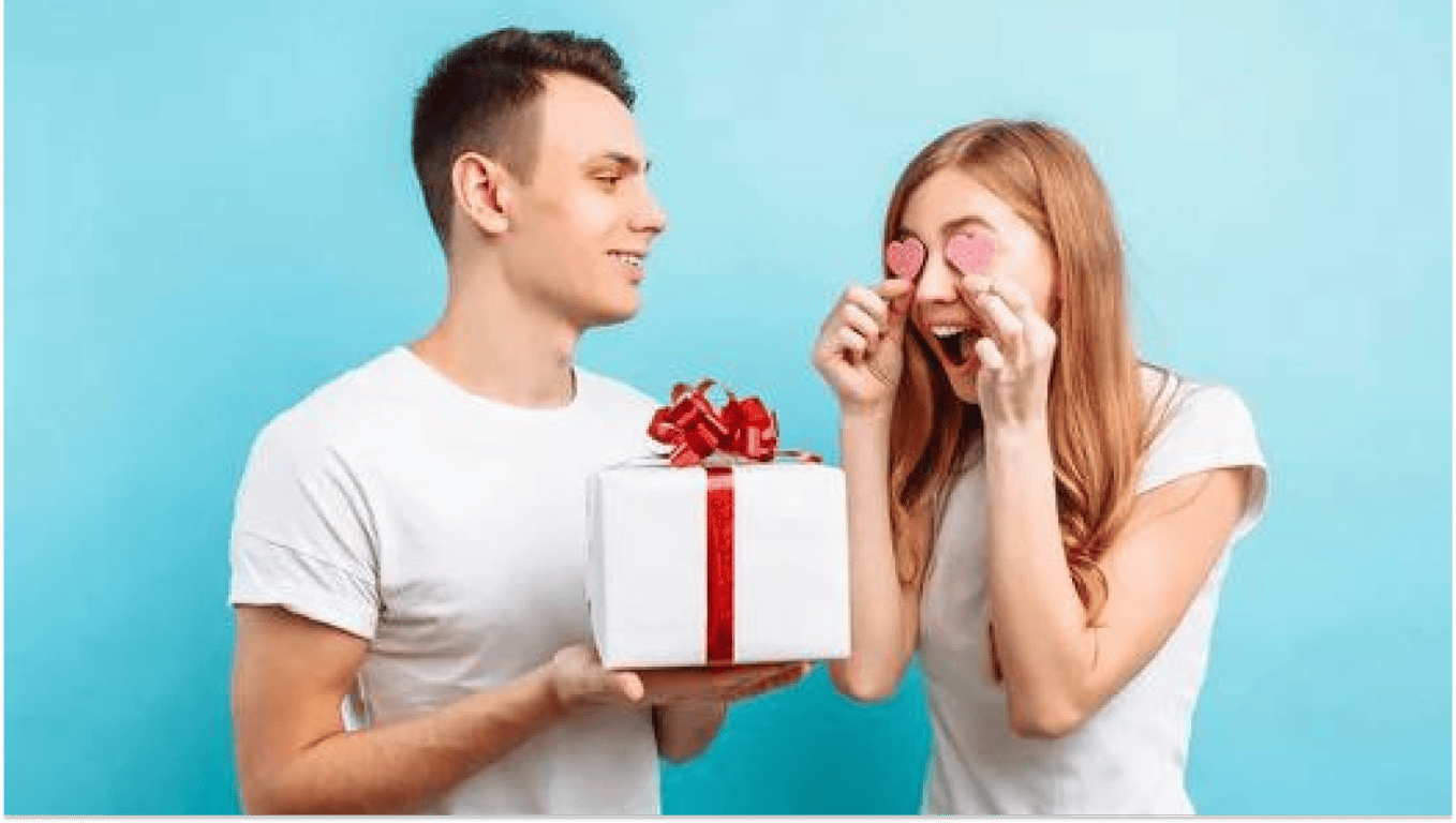 Що подарувати дівчині на день закоханих