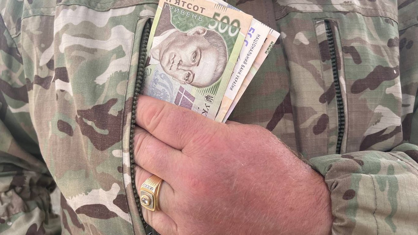 Денежные выплаты военным – от чего оно зависит