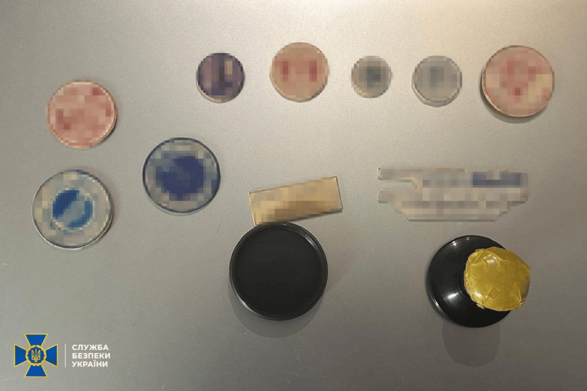 Виготовляли документи для легалізації закордоном