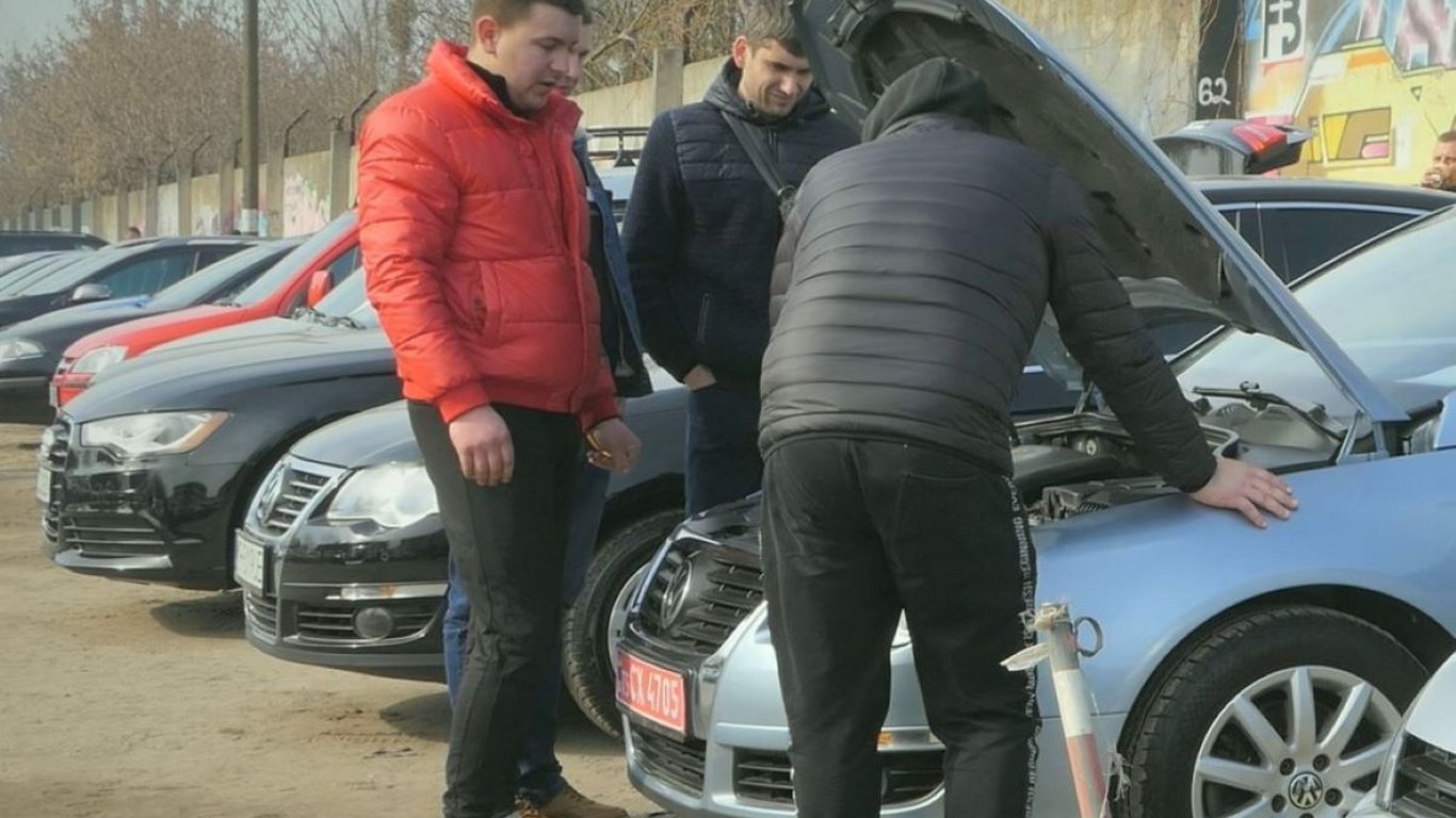 Названы надежные самые дешевые б/у авто в Украине в 2023 году