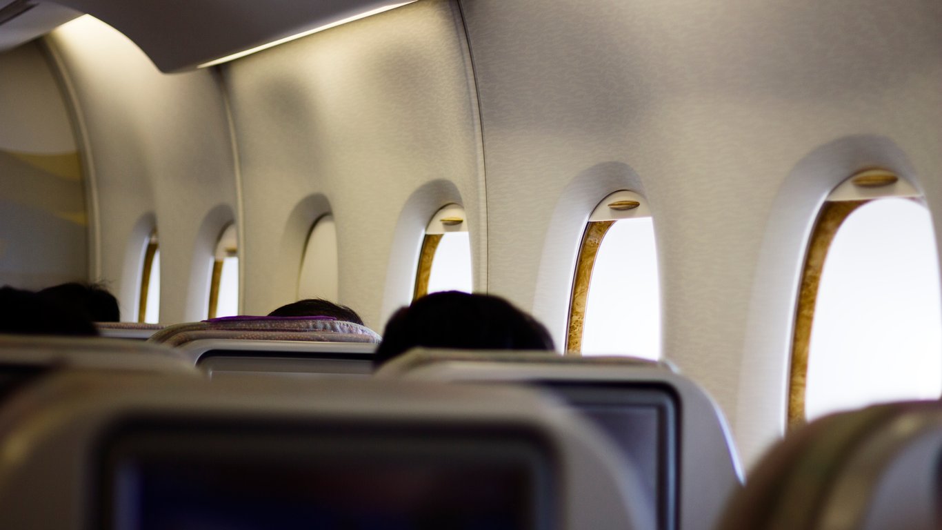 The simple trick that will help free up a number of plane seats - 250x140