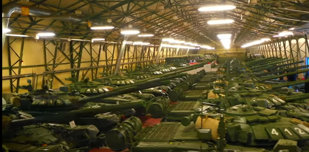 ЗСУ атакувала військову базу в Криму — вибухи ще тривають - фото 2