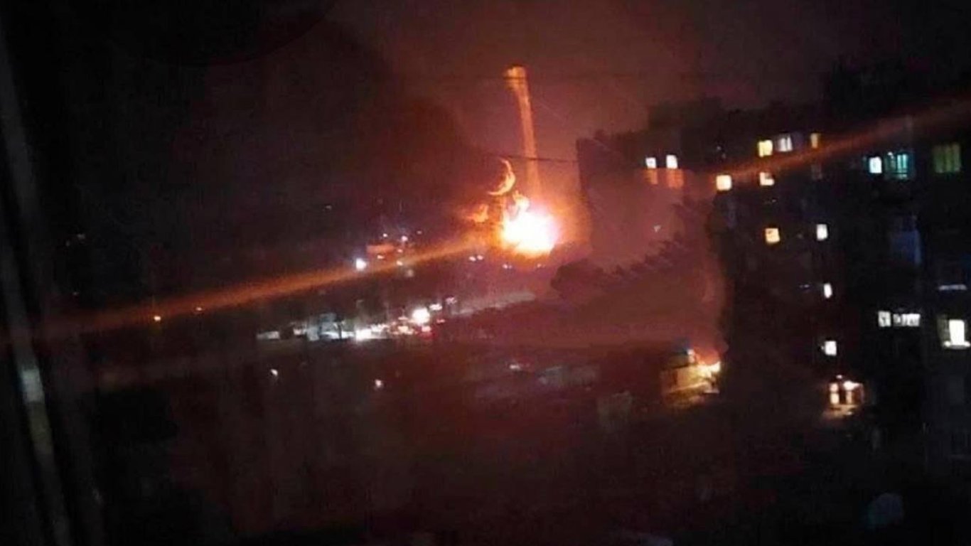 В Брянске раздались взрывы — власти заявили о "прилете" по складу "шахедов"