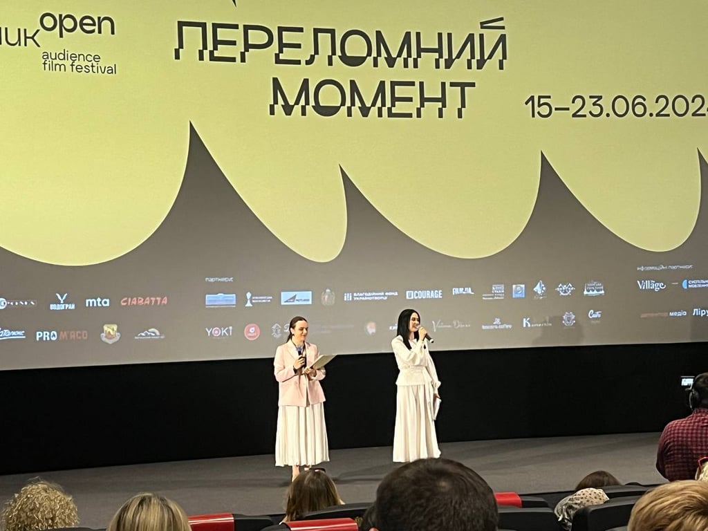 В футболке с трезубцем — звезда Властелина Колец посетил Черновцы - фото 6