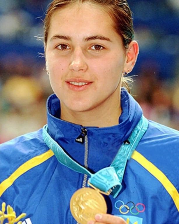 Українська плавчиня Яна Клочкова з медаллю
